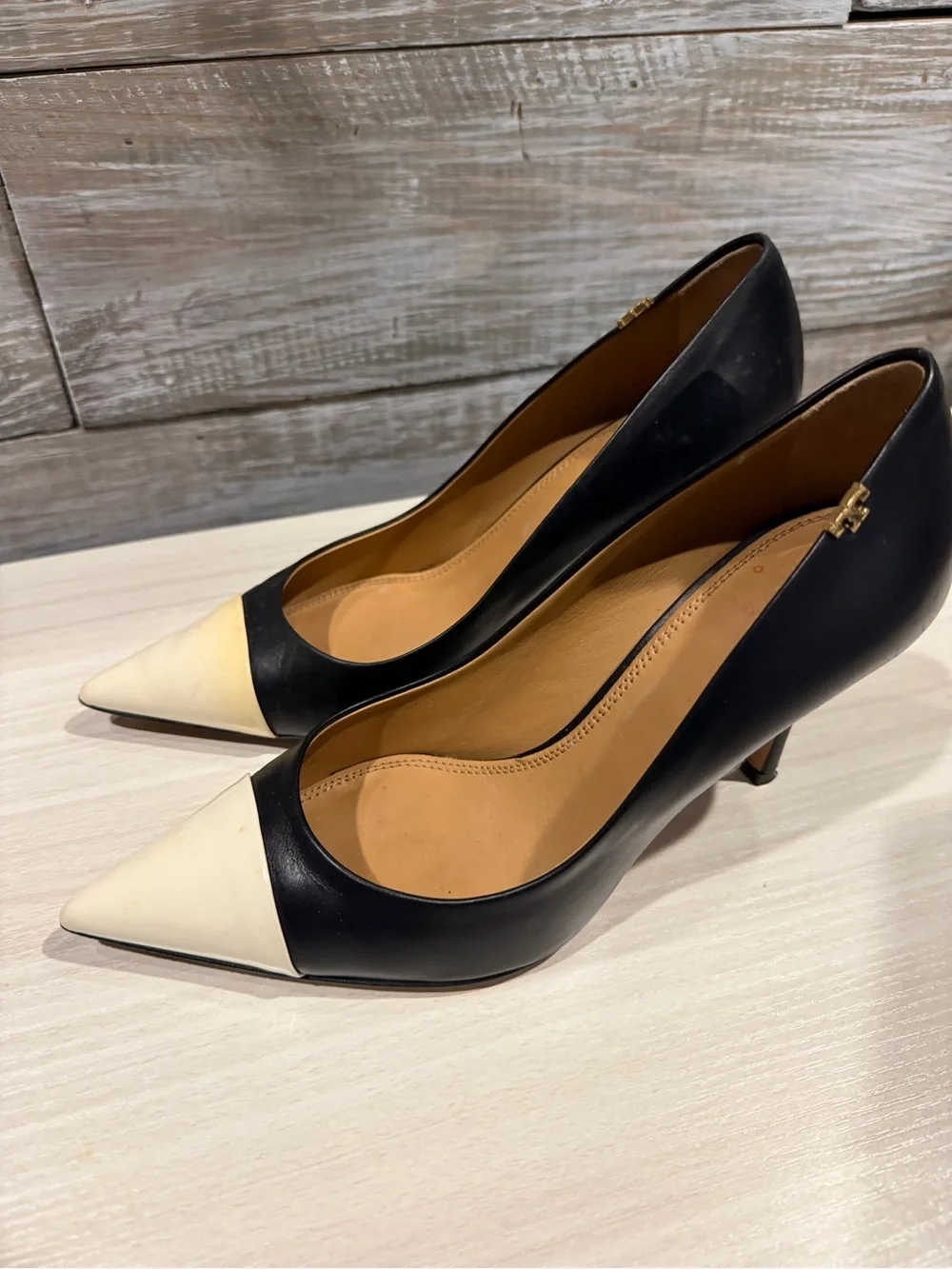 Tory Burch Black and Cream Pointed Toe Leather Pumps - Picture 2 of 8